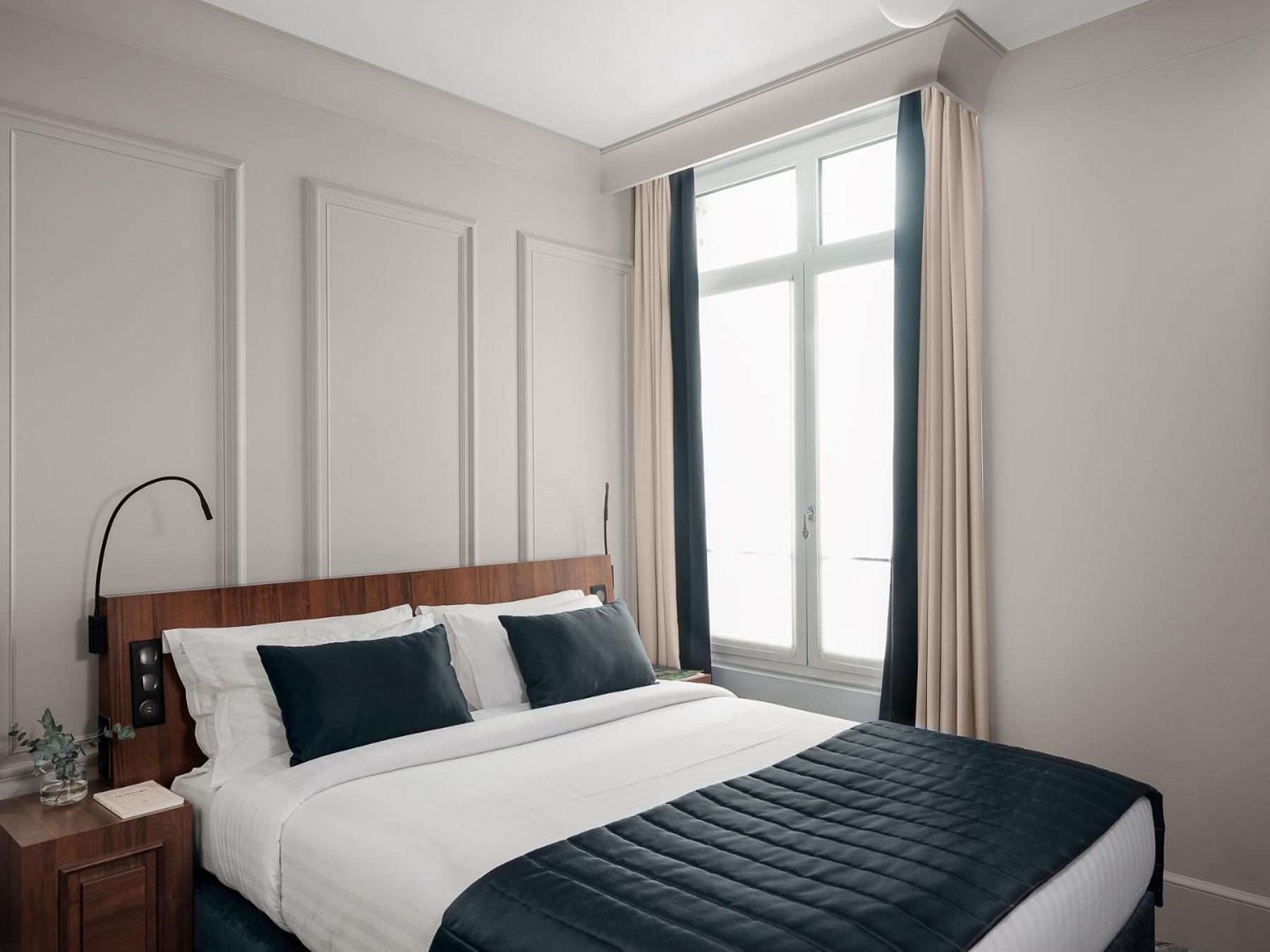 Alcove Room One King Bed